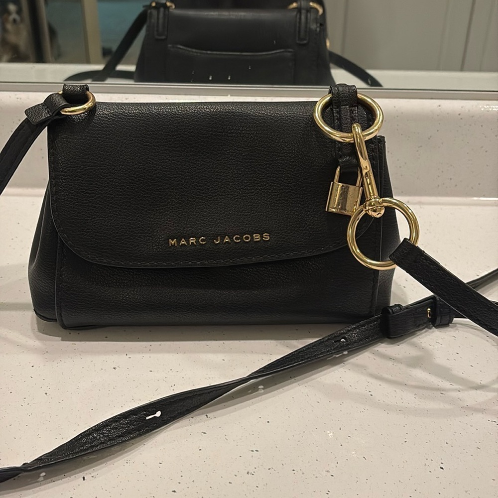 Marc Jacob’s Black Leather shoulder strap bag